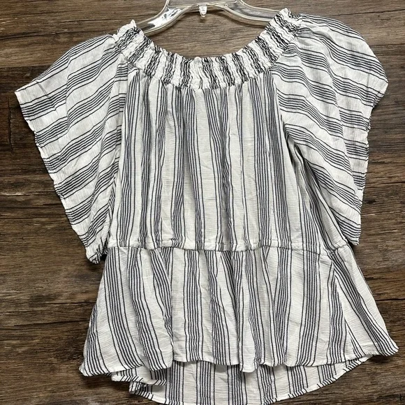 Abercrombie & Fitch White and Blue Smocked Flutter Sleeve Blouse - Picture 2 of 8